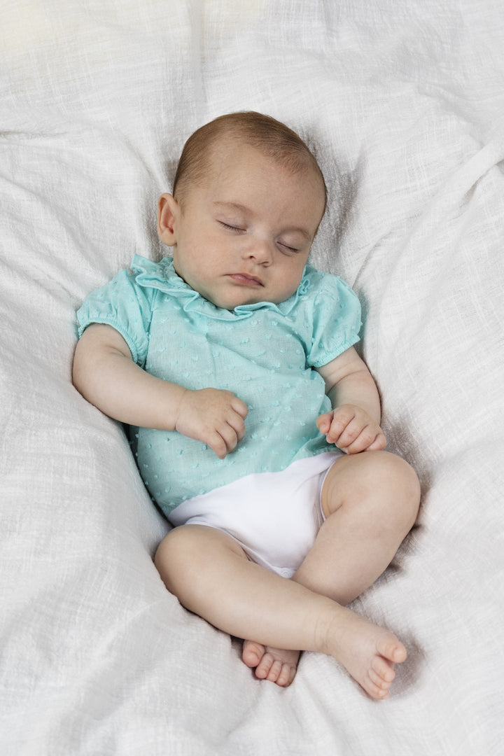 Body bebé plumeti con cuello volante manga corta