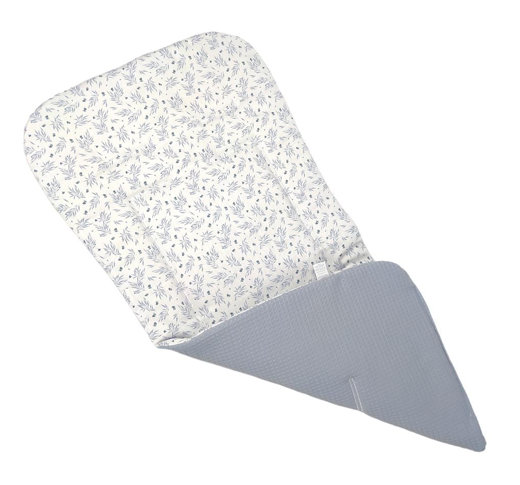 Colchoneta rectangular reversible con patrón de espigas en azul y blanco, tejido suave y acolchado.