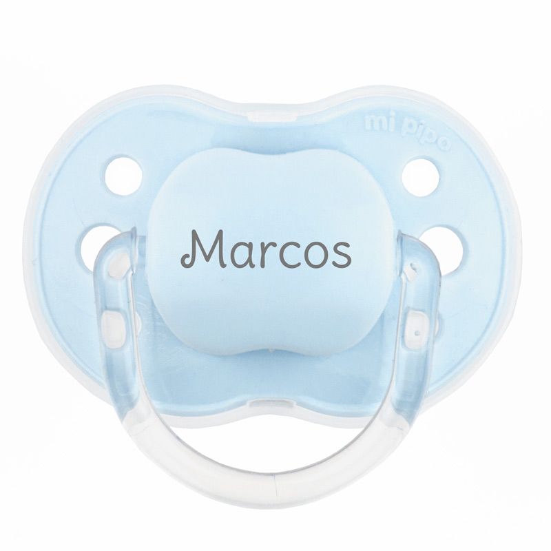 Chupete celeste con tetina transparente y nombre "Marcos" en la parte frontal.