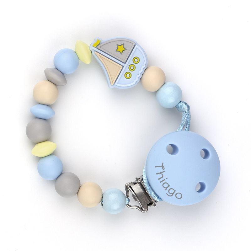 Cadenita Silicona Barquito Celeste con nombre en el CLIP - Mikeko