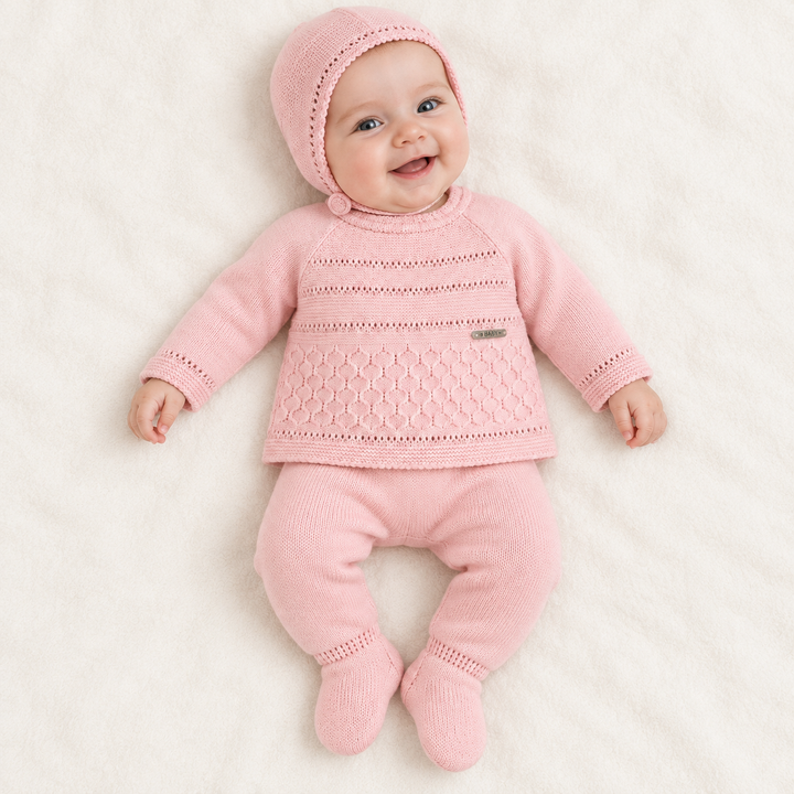Conjunto de punto bebé rosa con calados y gorrito
