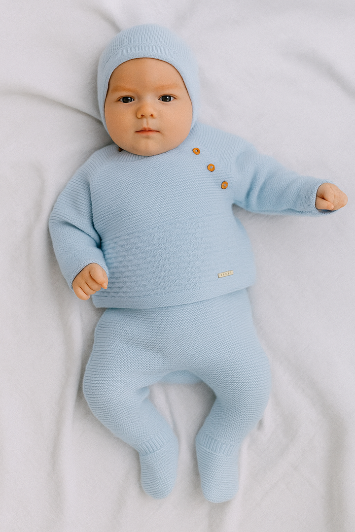 Conjunto de punto Invierno celeste con gorro