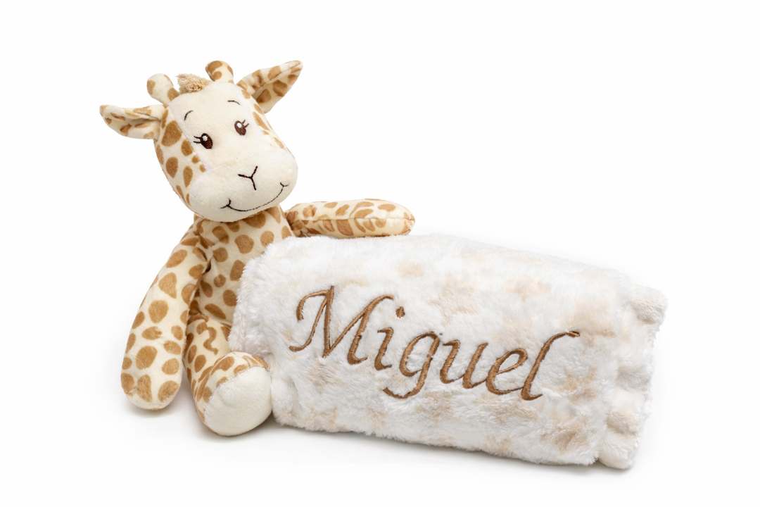 Manta bebé personalizada con jirafa de peluche – Bordada con nombre