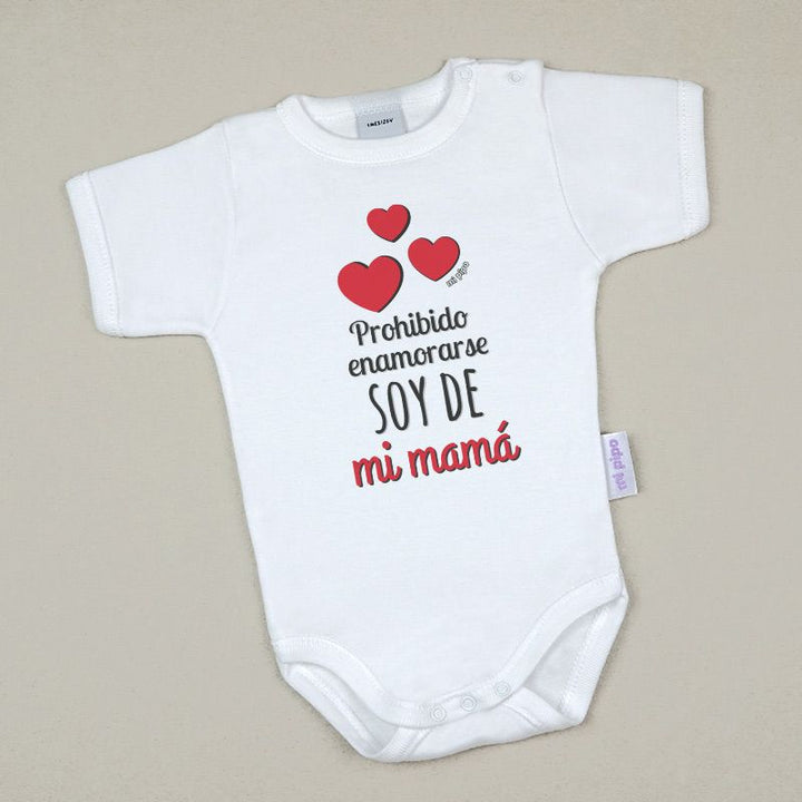 Babidu Body Divertido Prohibido enamorarse, soy de mi Mamá