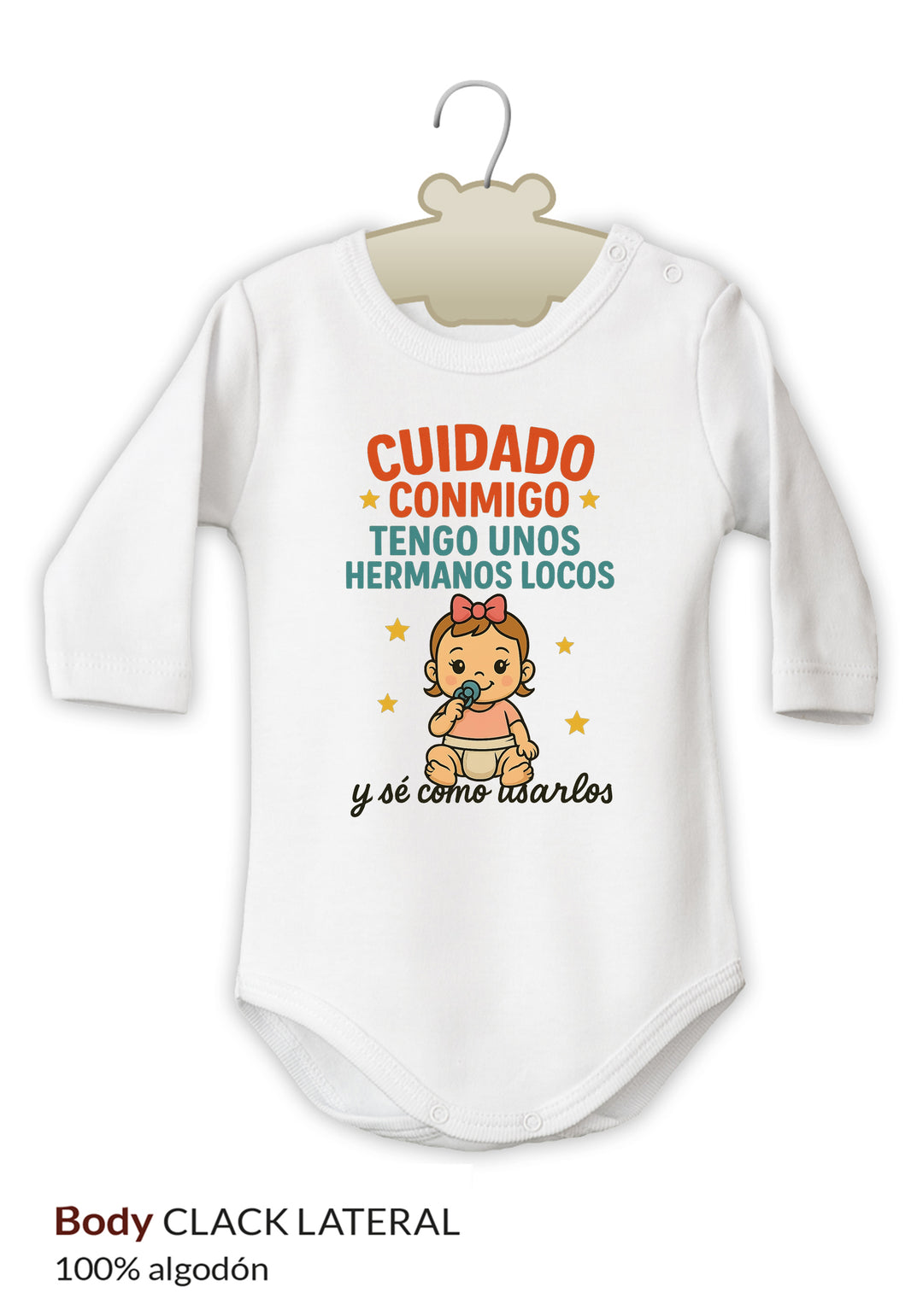 Body blanco de manga larga para niña con estampado de oso y texto en naranja y negro.