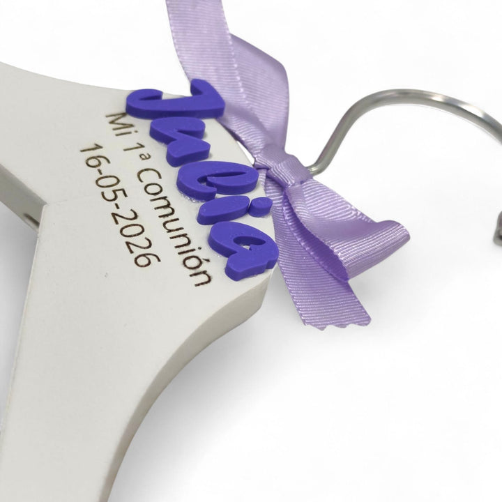 Percha personalizada con nombre 3D y lazo | Boda, comunión, bautizo y eventos