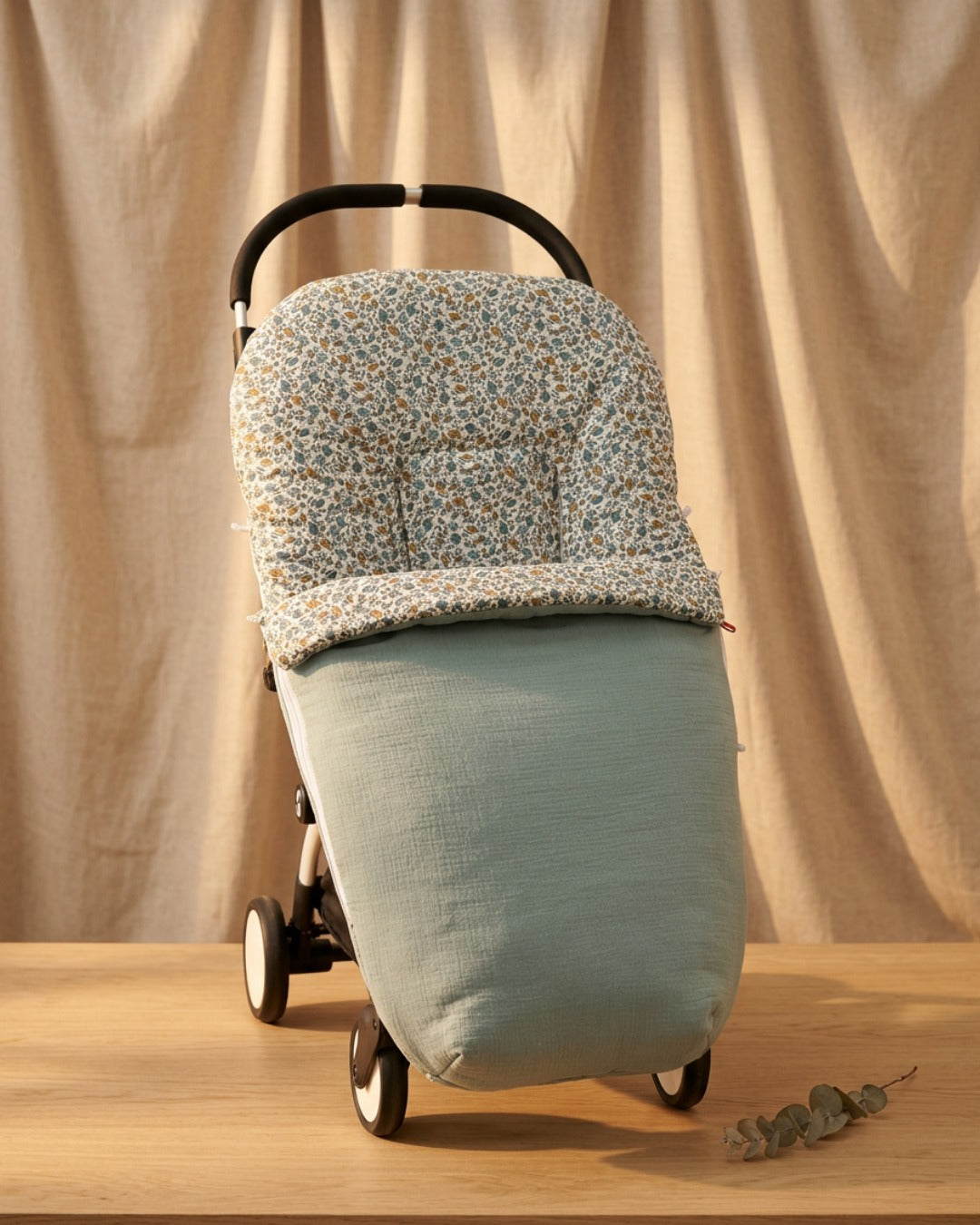 Saco Universal para Silla de Paseo – Verde con Estampado Floral