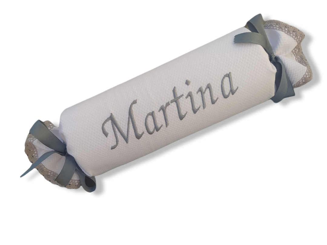 Cojín antivuelco piqué puntilla gris Personalizado - Mikeko