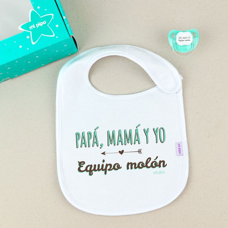 Cajita Babero + Chupete Papá, Mamá y Yo equipo molón
