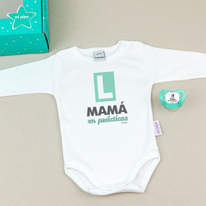 Cajita Divertida Body + Chupete Mamá en prácticas Menta, Azul o Rosa - Mikeko