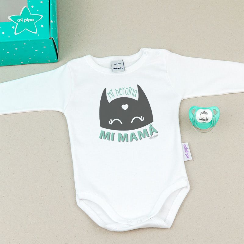 Cajita Divertida Body + Chupete Mi Heroína, Mi Mamá Menta, Azul o Rosa - Mikeko