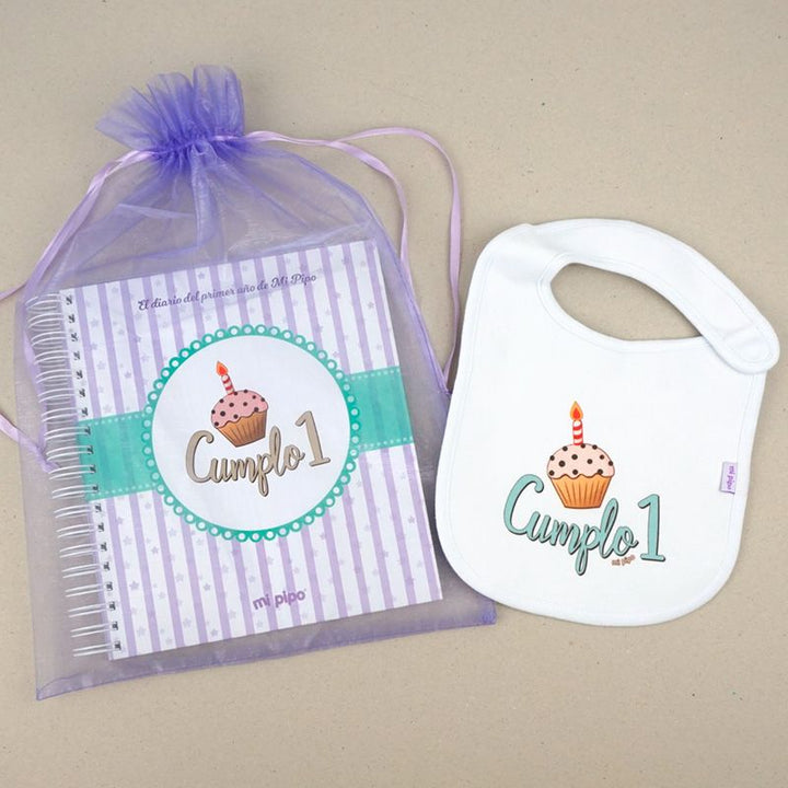 Cumplo 1, el Diario del primer año de Mi Pipo con regalo de babero - Mikeko